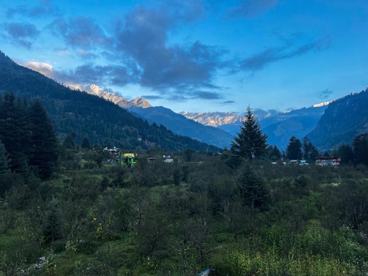 Apple Flower With Balcony And Mountain View Manali  Exterior photo