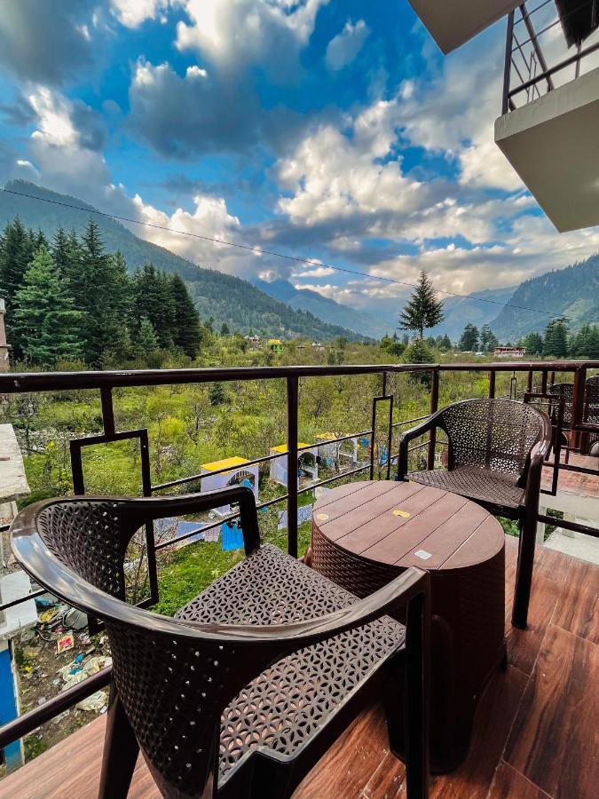 Apple Flower With Balcony And Mountain View Manali  Exterior photo