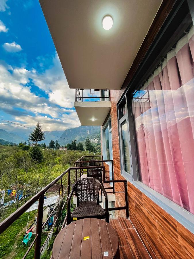 Apple Flower With Balcony And Mountain View Manali  Exterior photo