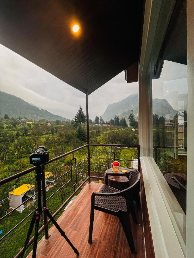 Apple Flower With Balcony And Mountain View Manali  Exterior photo